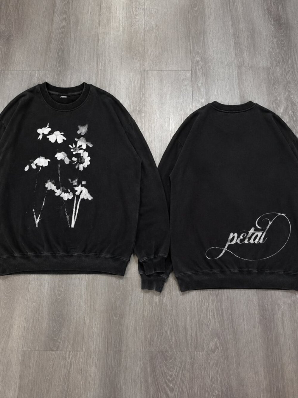Petal Floral Graphic Crewneck Sweatshirt Black
